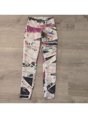 Lululemon high times pigment wave size 4?